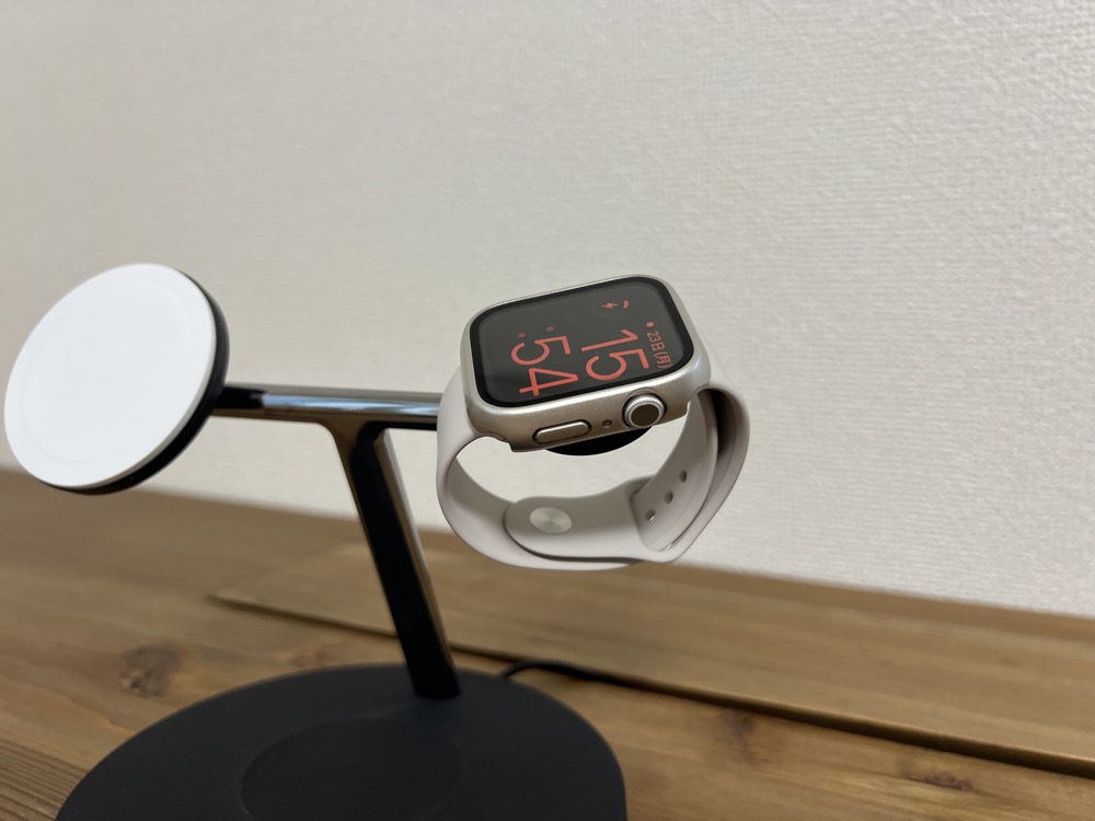 Belkin 3 in 1 ワイヤレス充電器　Apple Watch曲がり