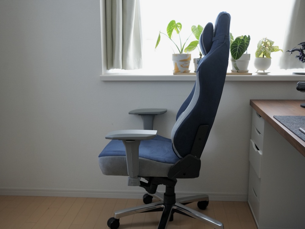 AKRacing Faura　左横からのデザイン