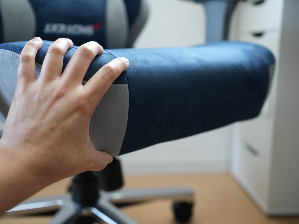 AKRacing Faura　極厚な座面