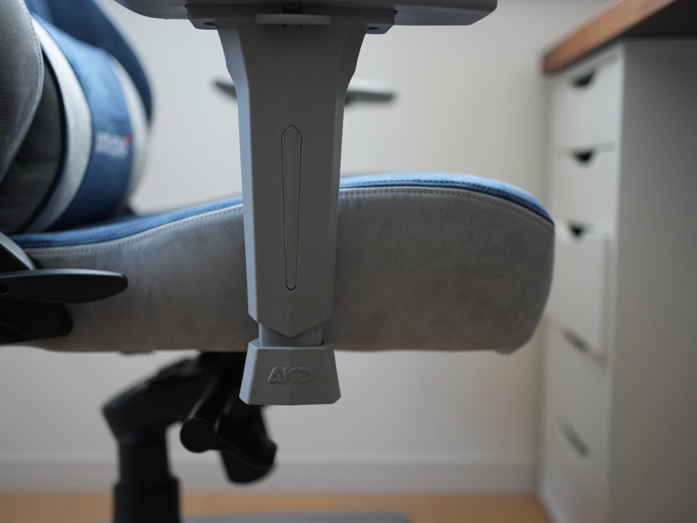 AKRacing Faura　座面の前方が分厚い