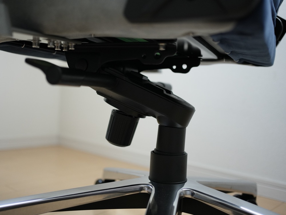 AKRacing Faura　座面チルトの台座機構