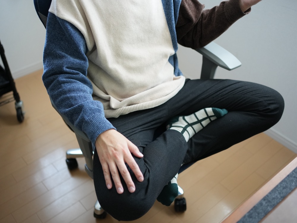 AKRacing Fauraあぐらがかける