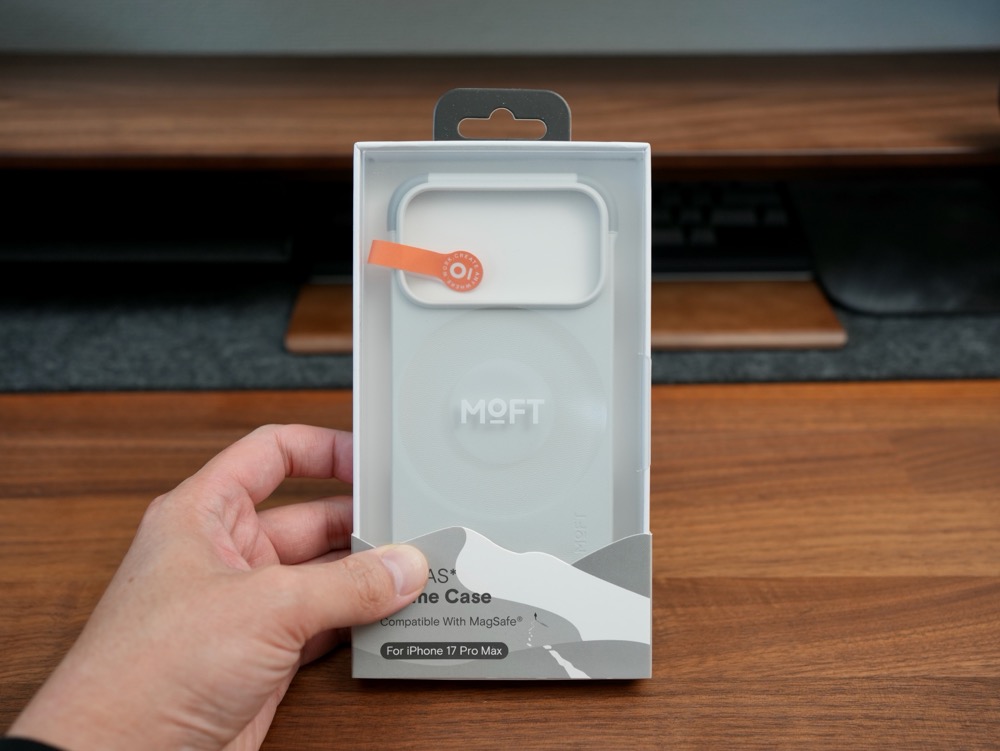 MOFTのiPhone 17用MagSafe対応バイカラーケースのパッケージ