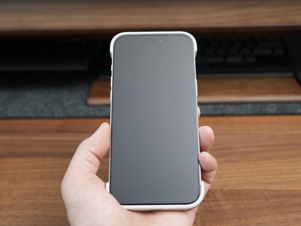 MOFTのiPhone 17用MagSafe対応バイカラーケースの装着感