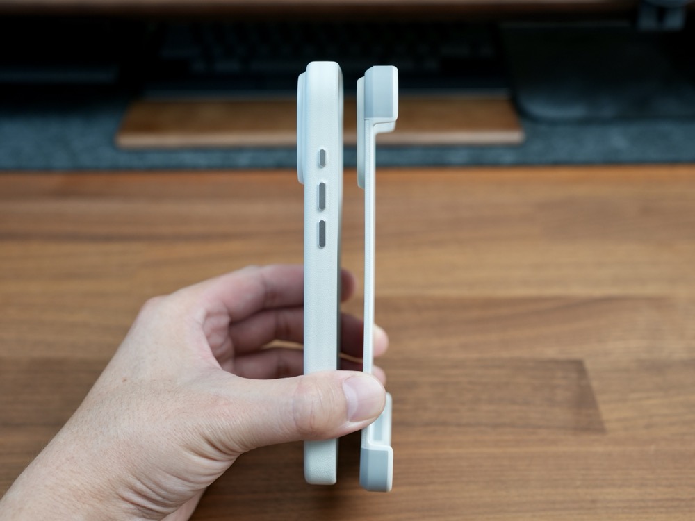 MOVASレザーケースとの比較