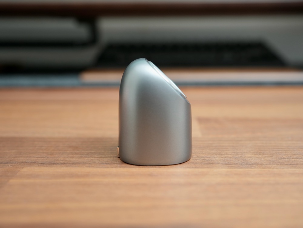 TORRAS FlashEye 45°の充電パッド