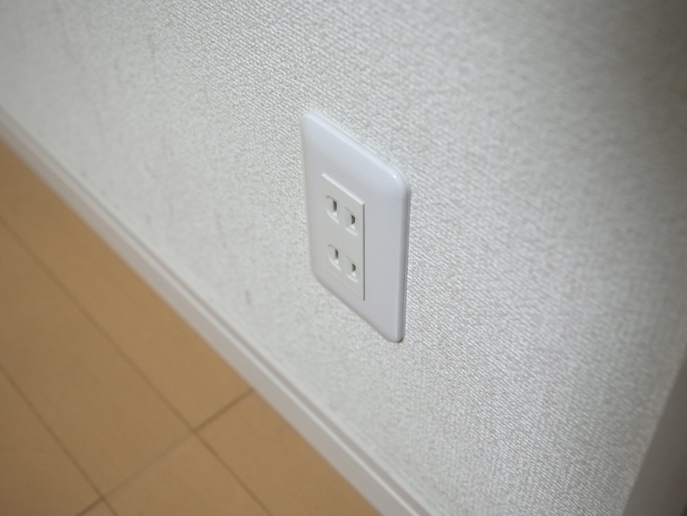 TORRAS FlashEye床に近いコンセントでは使いにくい