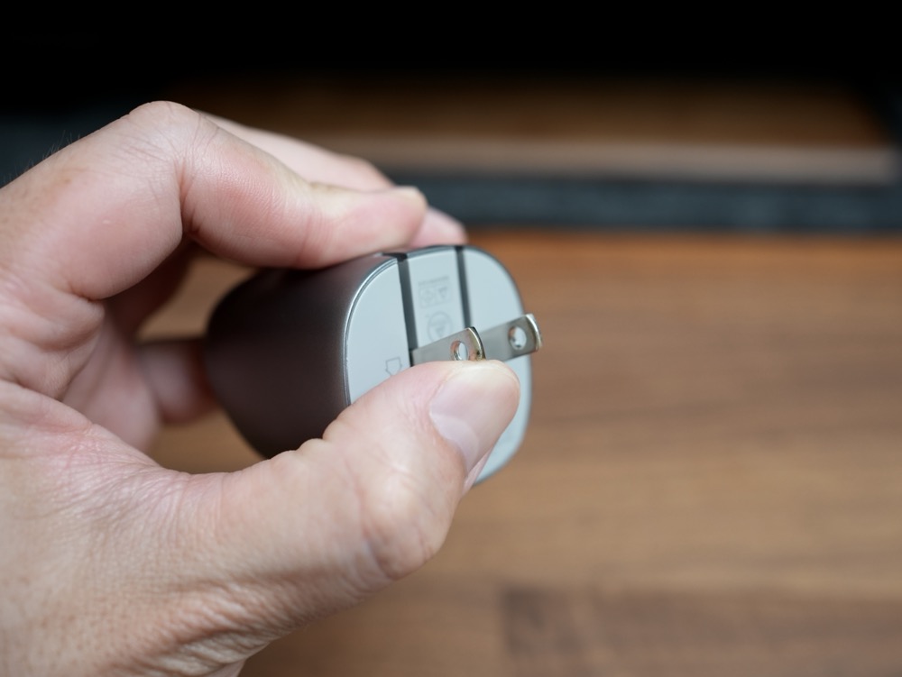 TORRAS FlashEyeコンセントプラグは折りたためて便利