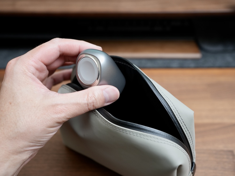 TORRAS FlashEyeポーチに楽々収納