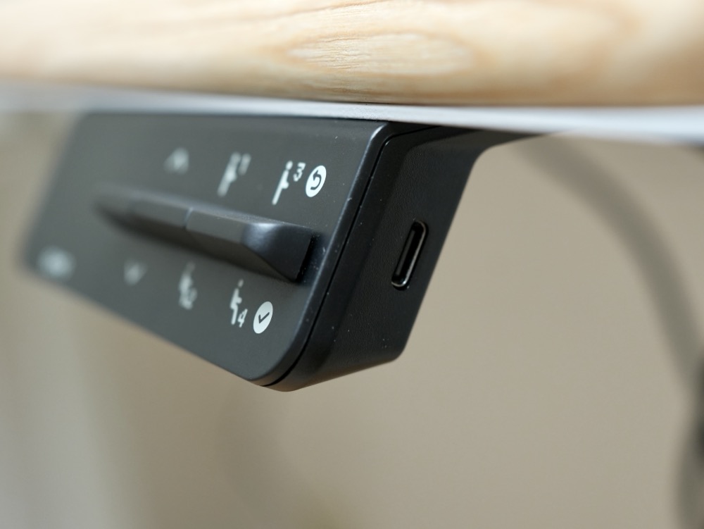 COFO Desk Studio 操作パネル側面のUSB Type-C端子
