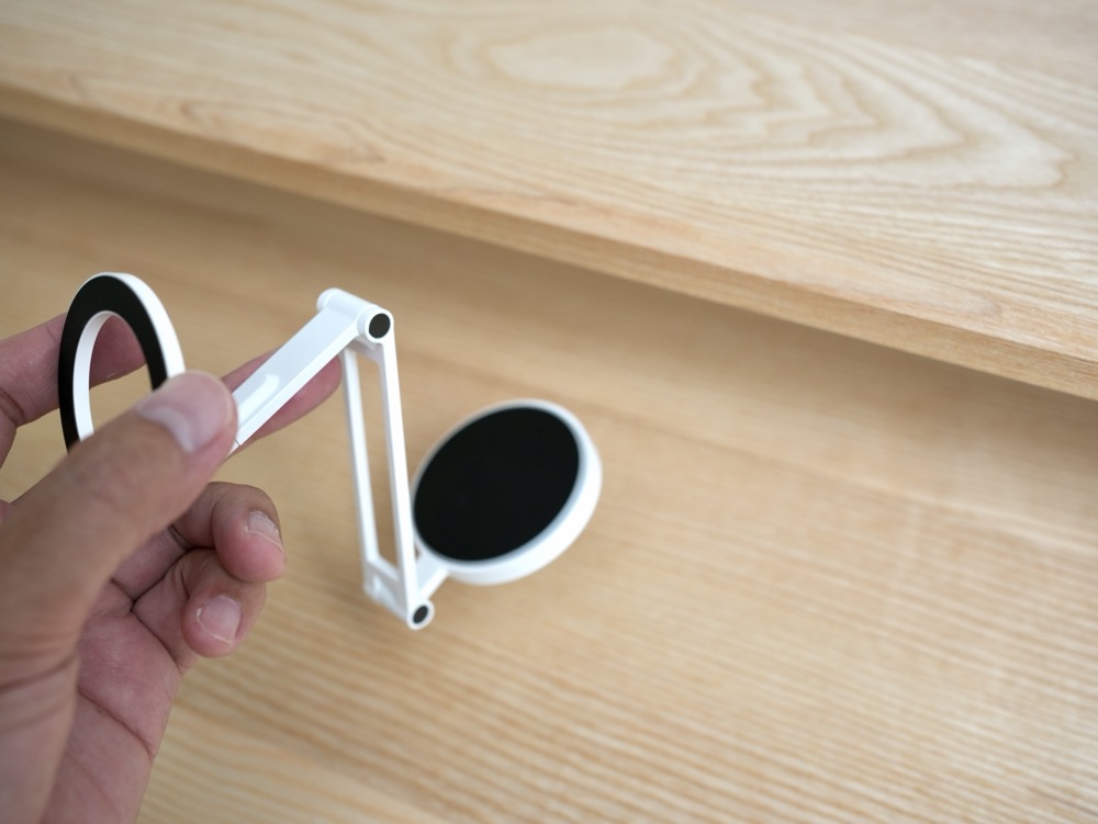 COFO Desk スマホスタンドのアームを伸ばした状態