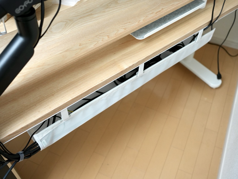 COFO Desk ケーブルトレーで整理したデスク配線