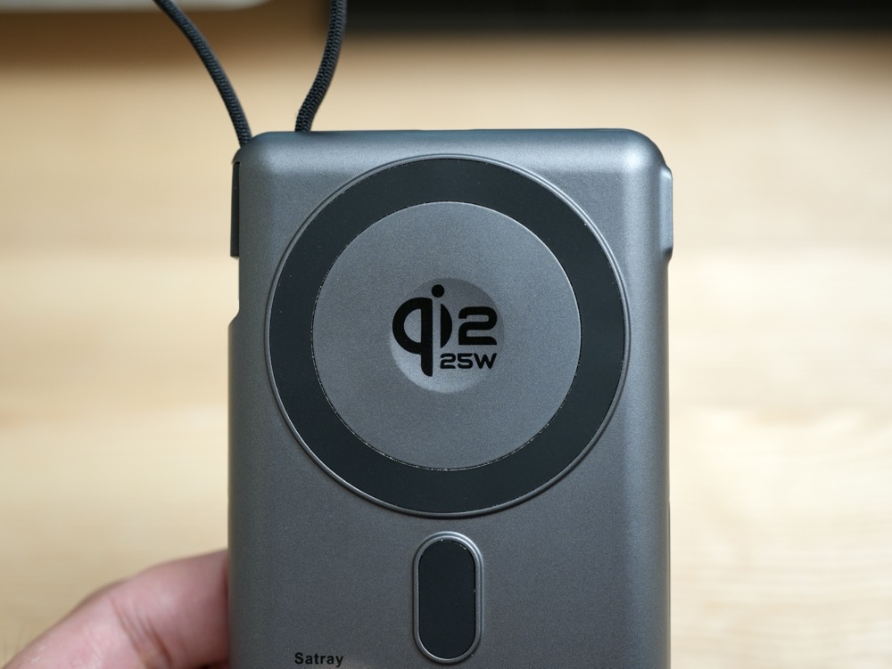 Satrayモバイルバッテリー　Qi2のマーク