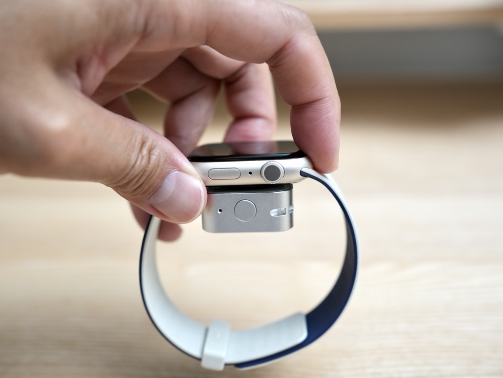 Satray Apple Watch用ワイヤレス充電器磁力は強力